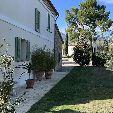Charming 3-bedroom In Abruzzo With Wifi And Ac Вилла