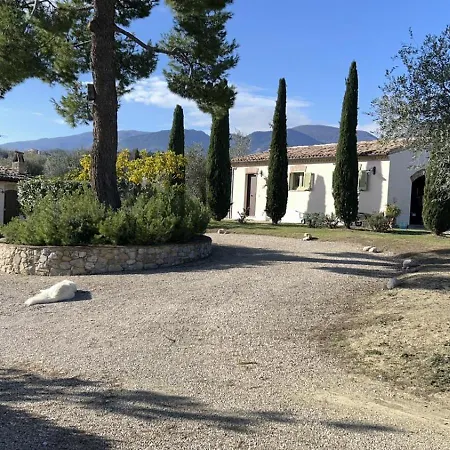 Charming 3-bedroom In Abruzzo With Wifi And Ac Вилла