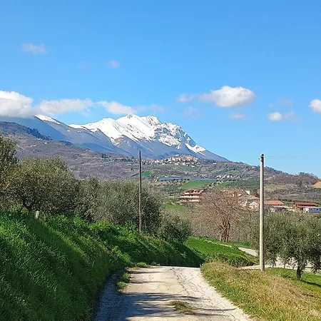 Charming 3-bedroom In Abruzzo With Wifi And Ac Вилла