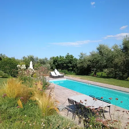Charming 3-bedroom In Abruzzo With Wifi And Ac Вилла